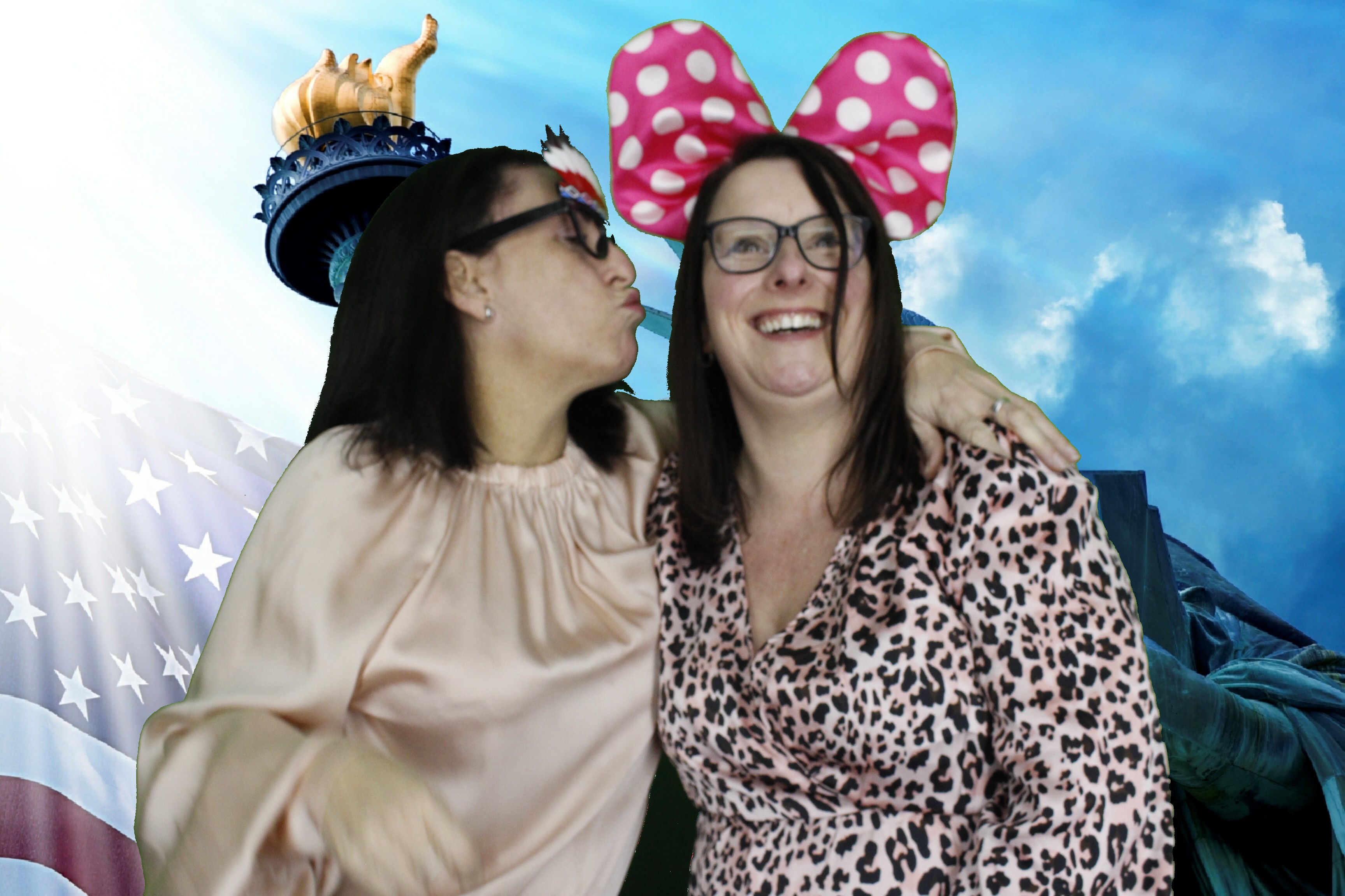 Mr & Mrs Mills | View more photos from the event at gallery.myphotoboothexperience.co.uk/u/MyPhotoBoothExperienceLtd/Mr-Mrs-Mills